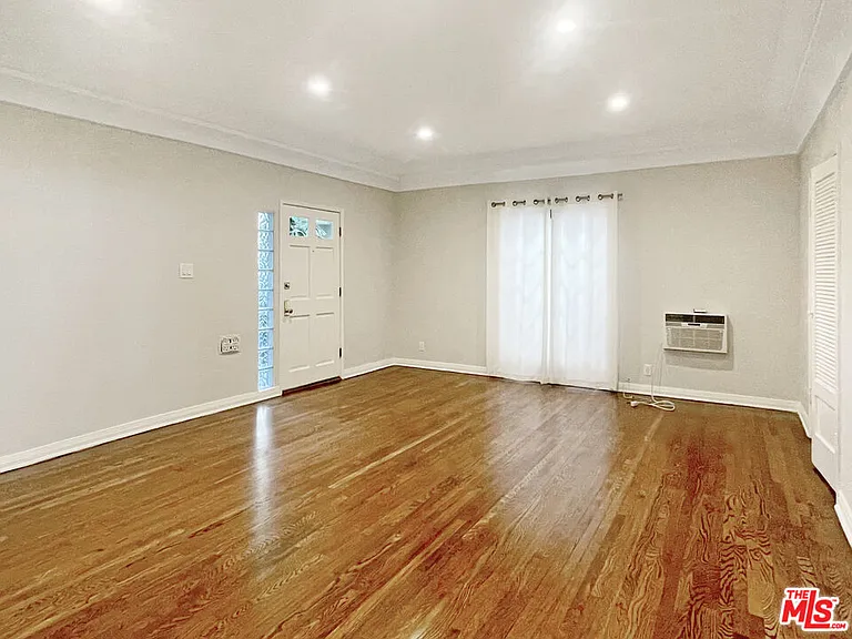 440 N Spaulding Ave — Photo 5