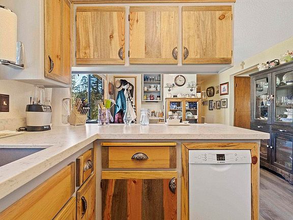 4th image of 23683 Fremont Way