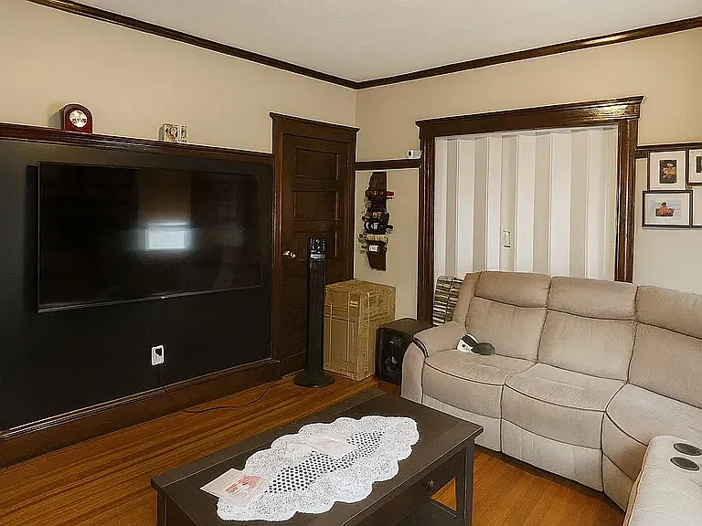 3 bed, $2,350 — Photo 2