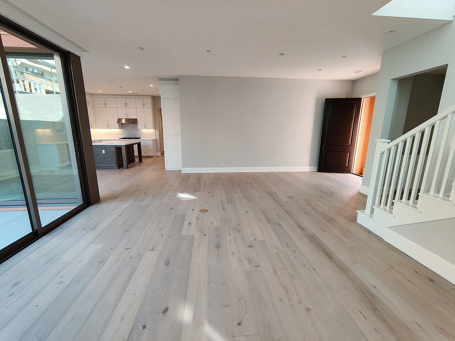 4 bed, 2382 sqft, $6,200 — Photo 4