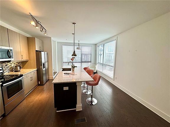 4th image of 61 Moda Ln