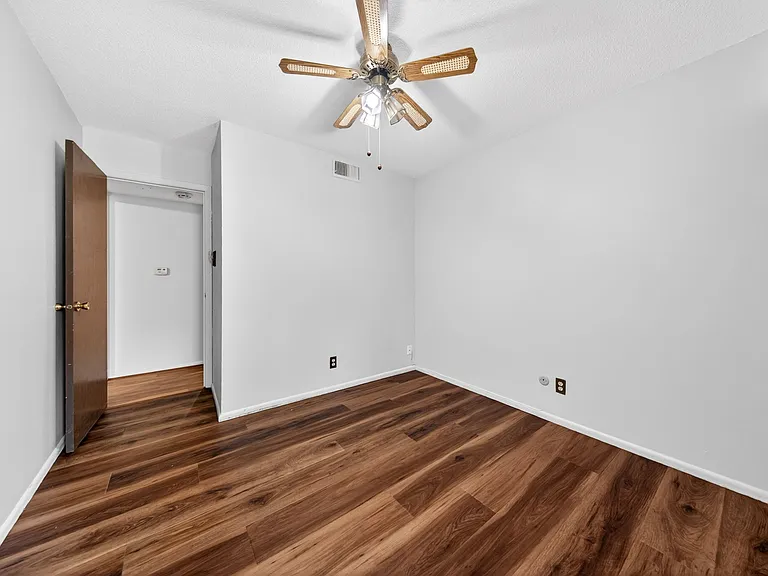 11166 Whispering Oaks Dr — Photo 23