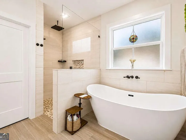 100 Carrington Way — Photo 18