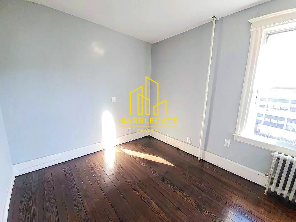 3 bed, 1050 sqft, $2,050 — Photo 4