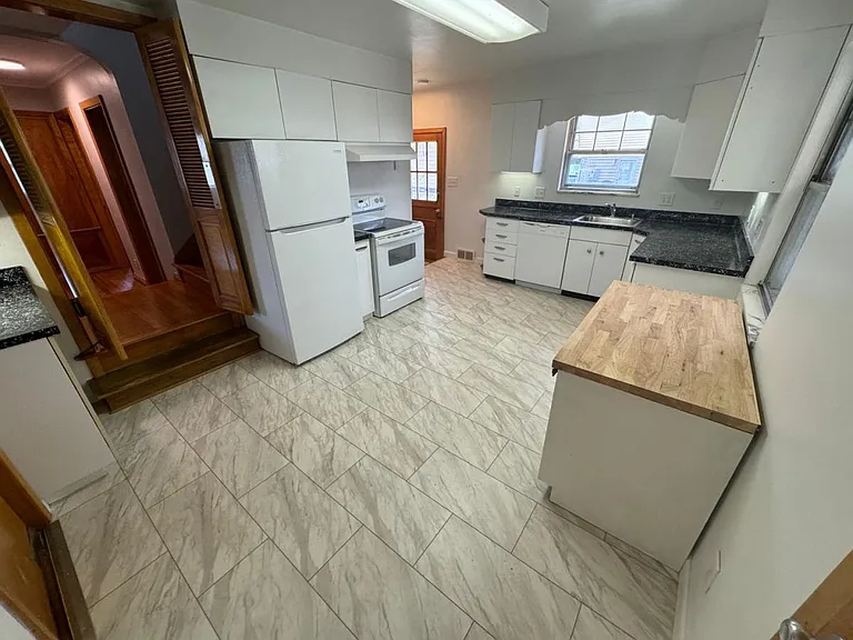 2770 Tremont Rd — Photo 30