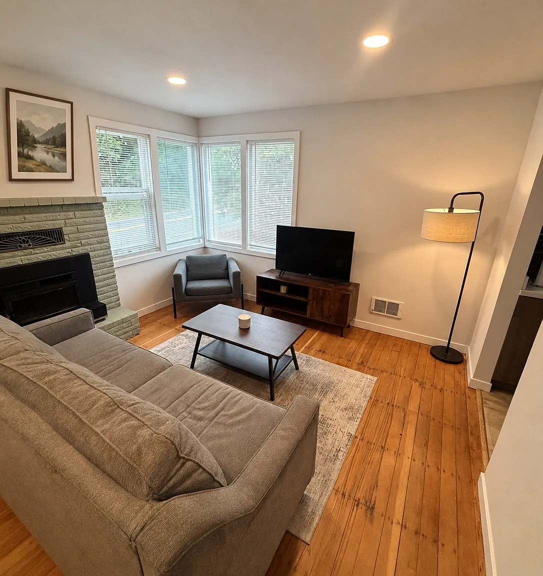 2 bed, 900 sqft, $2,750 — Photo 1