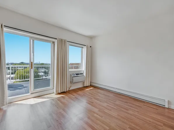2752 Ocean Avenue image 2 of 36