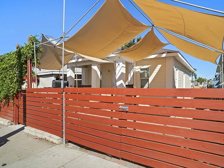 2438 Commercial St — Photo 1