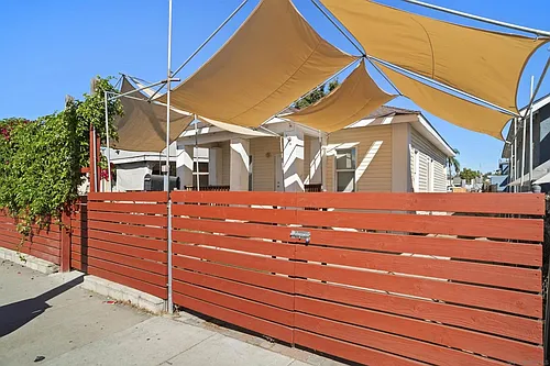 2438 Commercial St Photo 1