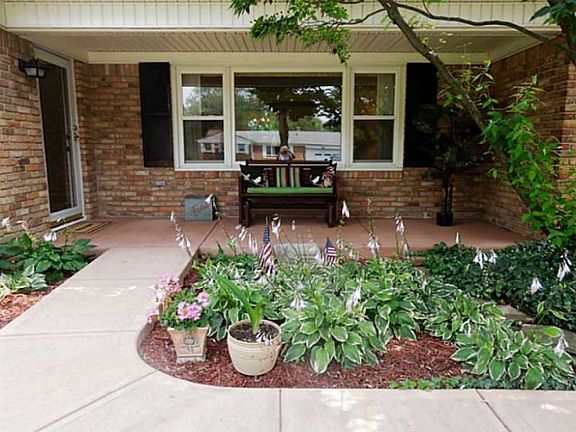 3rd image of 6941 Camelot Ct