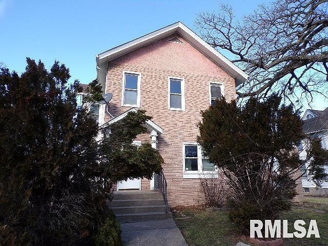 1st image of 720 E 14th St