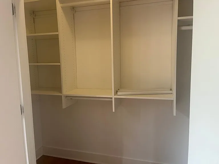 Walking Closet 1