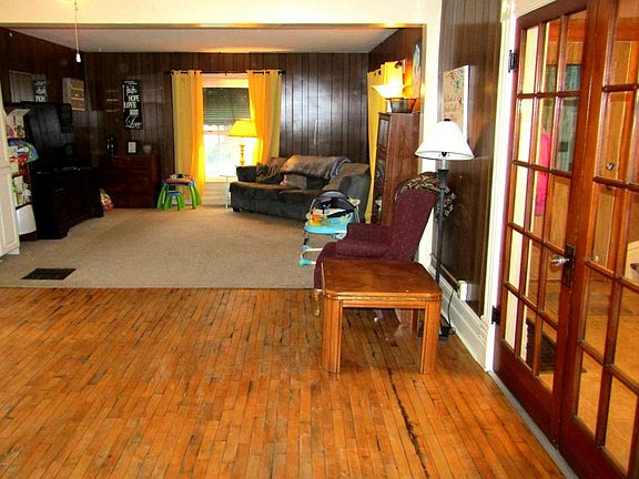 3rd image of 207 E Melendy St