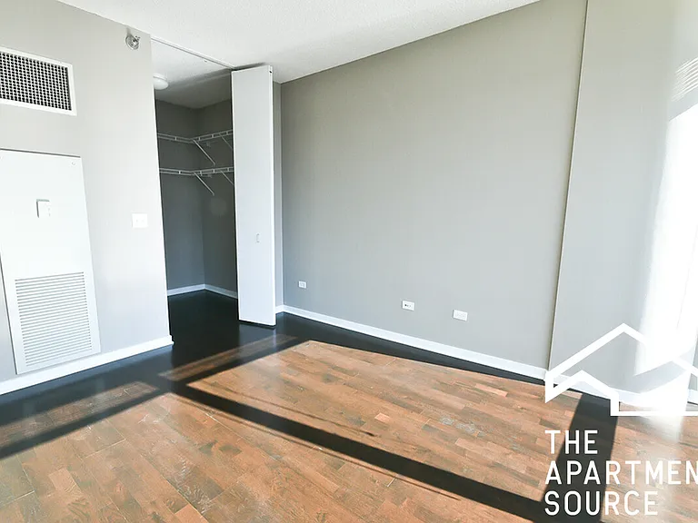 345 E Ohio Studio #STUDIO — Photo 2