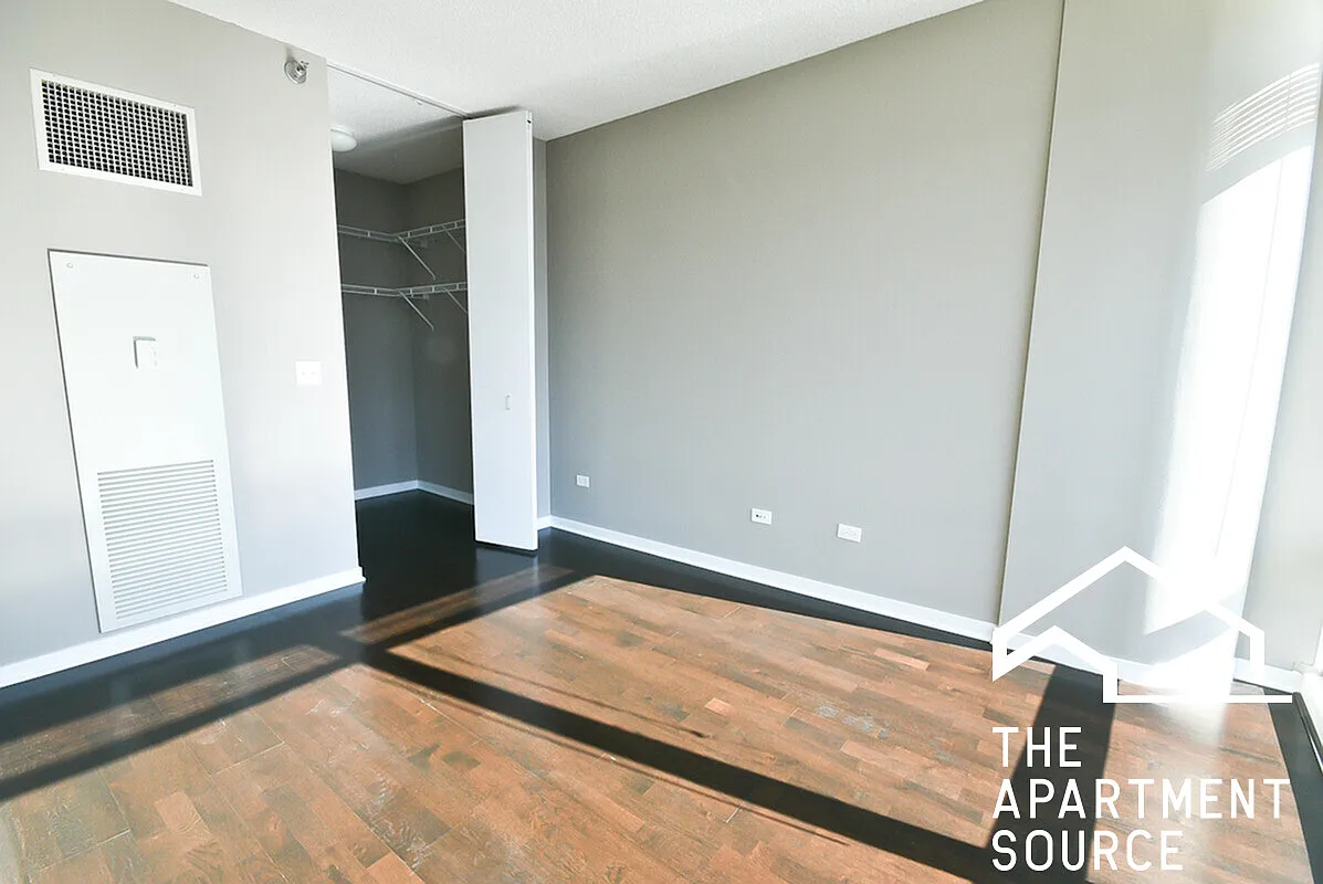 Building Photo - 345 E Ohio Studio #STUDIO