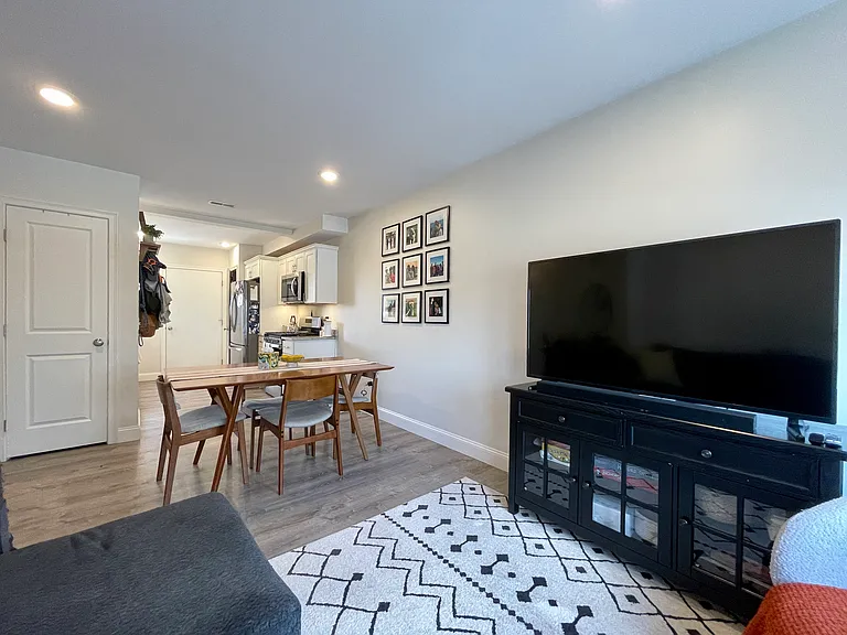219 Waterman St — Photo 8