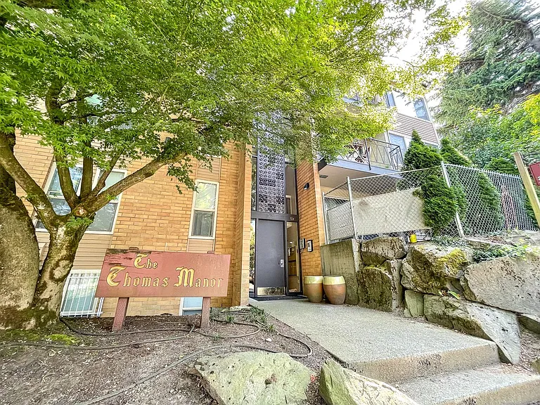 1821 E Thomas St — Photo 13