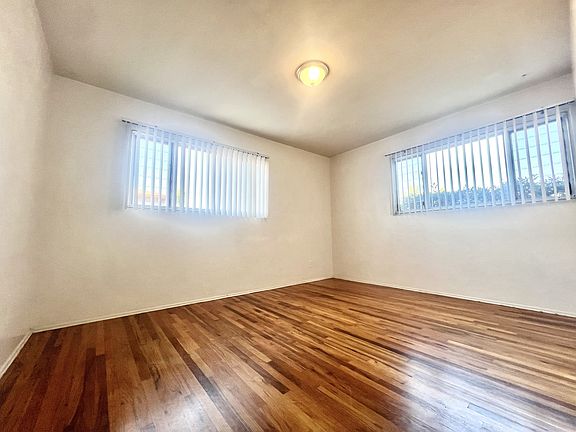 4th image of 3726 Ingraham St