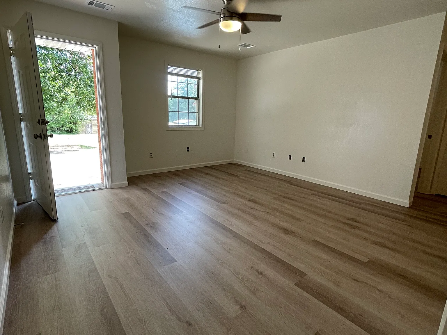 2 bed, $900 — Photo 1
