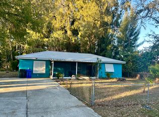 901 10th Ave SW, Ruskin, FL 33570