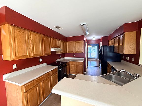 3rd image of 18 Westglen Cv