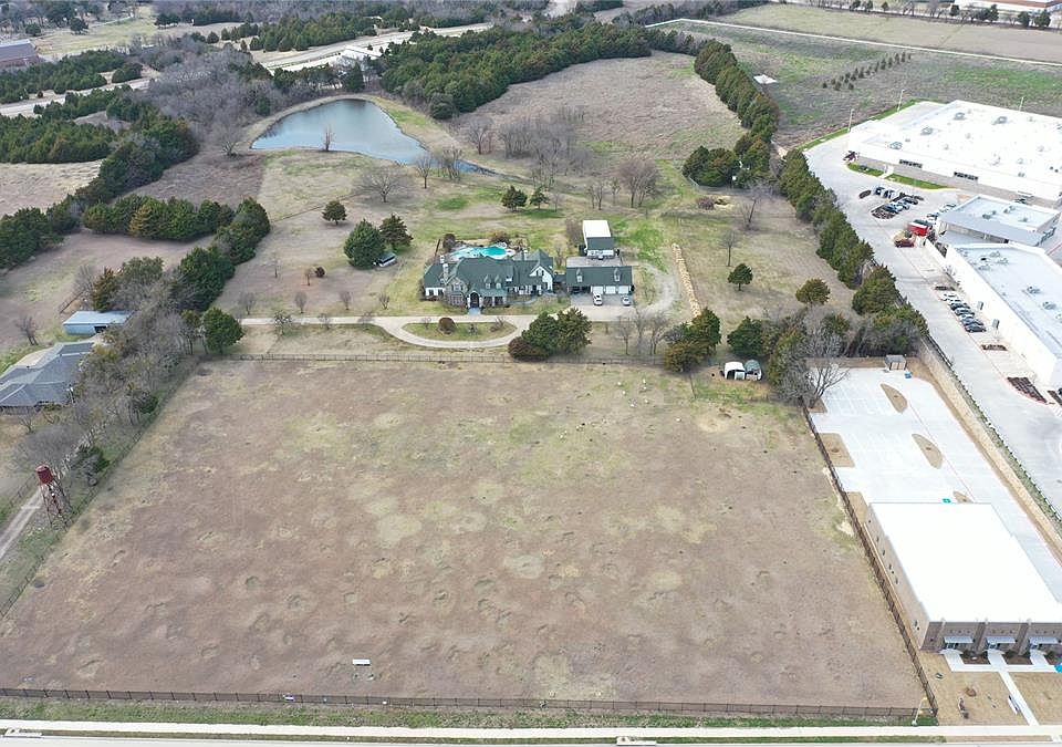 1st image of 305 Laurence Dr