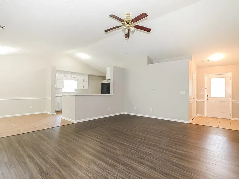 5712 Mistyview Dr — Photo 4