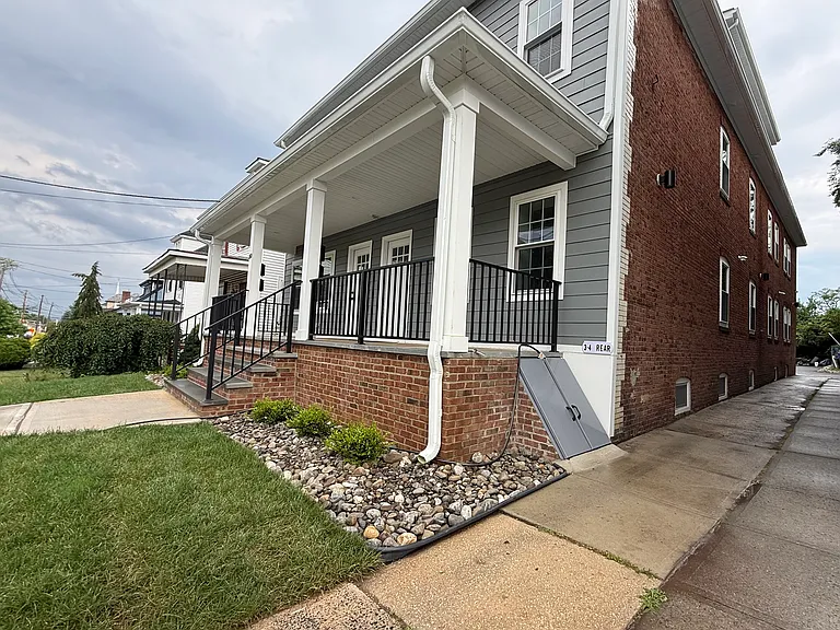 160 Main St #1 — Photo 2