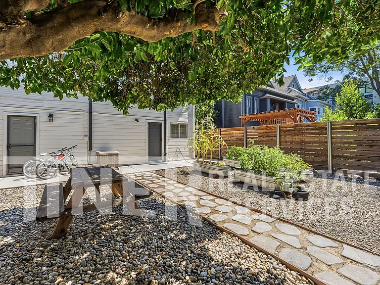 1508 E St — Photo 22