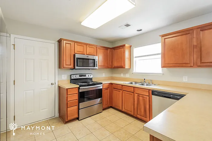 3 bed, 2.0 bath, 1376 sqft, $1,825 — Photo 4