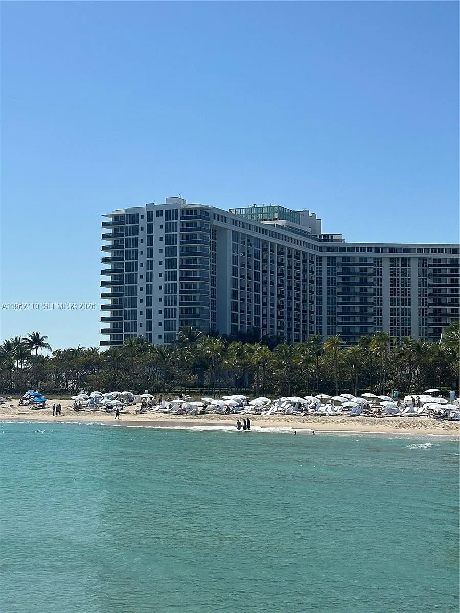 Building Photo - 10275 Collins Ave #1402