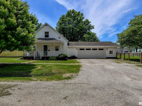 405 N Vine St, Nokomis, IL 62075