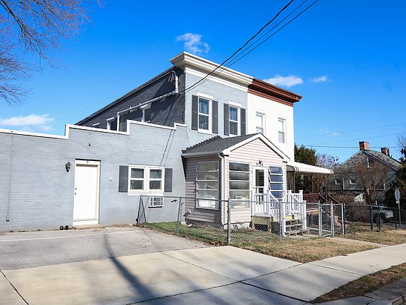 Private Yard: Includes a small, fenced-in portion of the yard for your exclusive use.