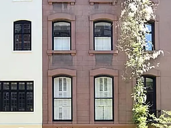 27 W 9th St, New York, NY 10011