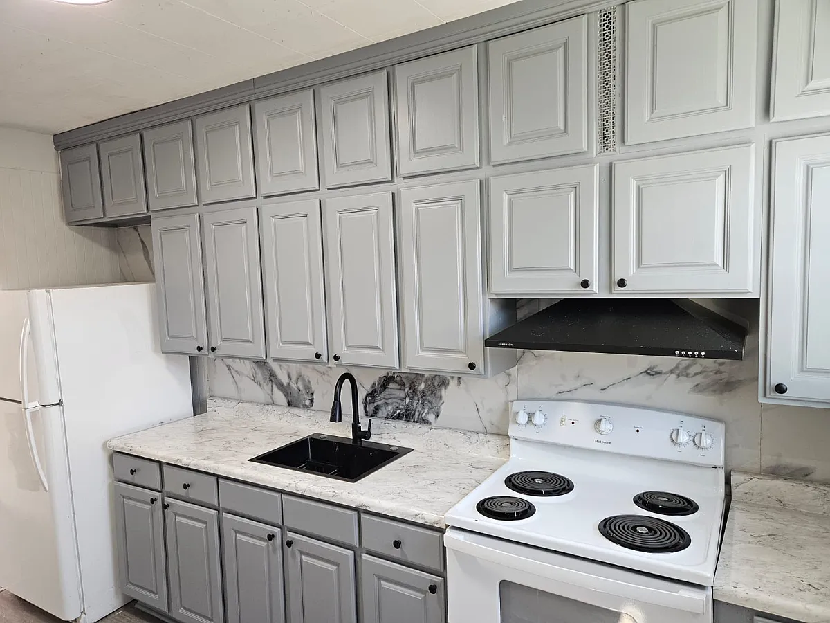 Building Photo - 349 New Castle St #3