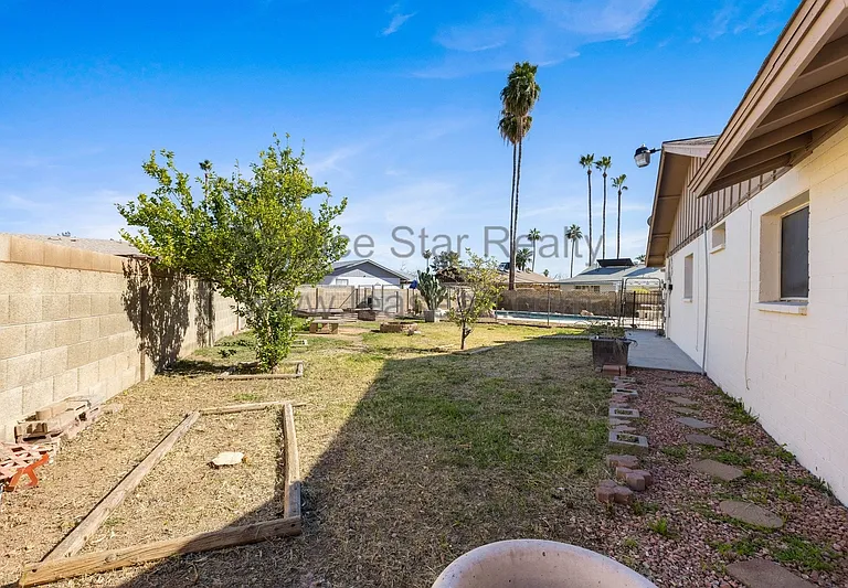 5513 W Waltann Ln — Photo 34