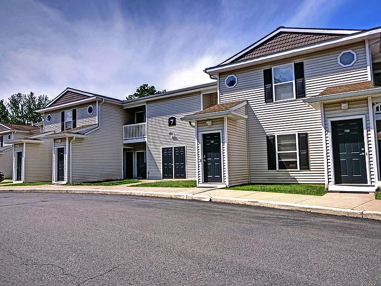 Columbia Apartments — Photo 7