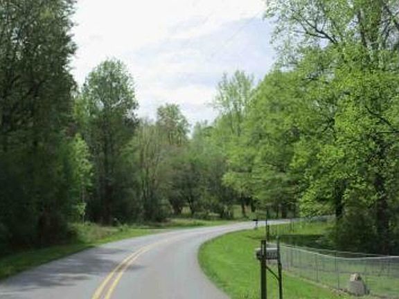 Exterior Neighborhood (street photo)