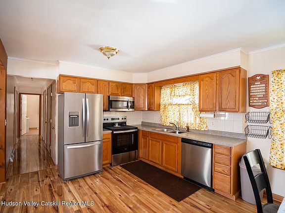 4th image of 16 Royal Road