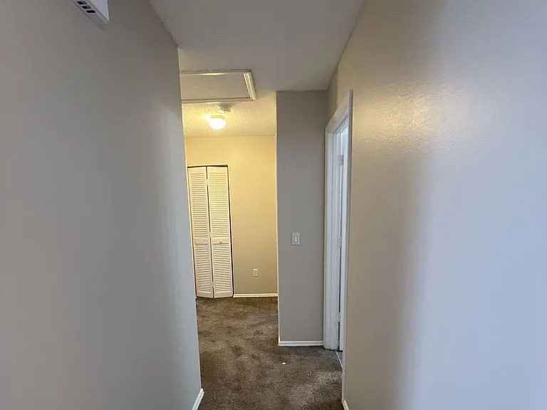 319 Oak Track Dr — Photo 9