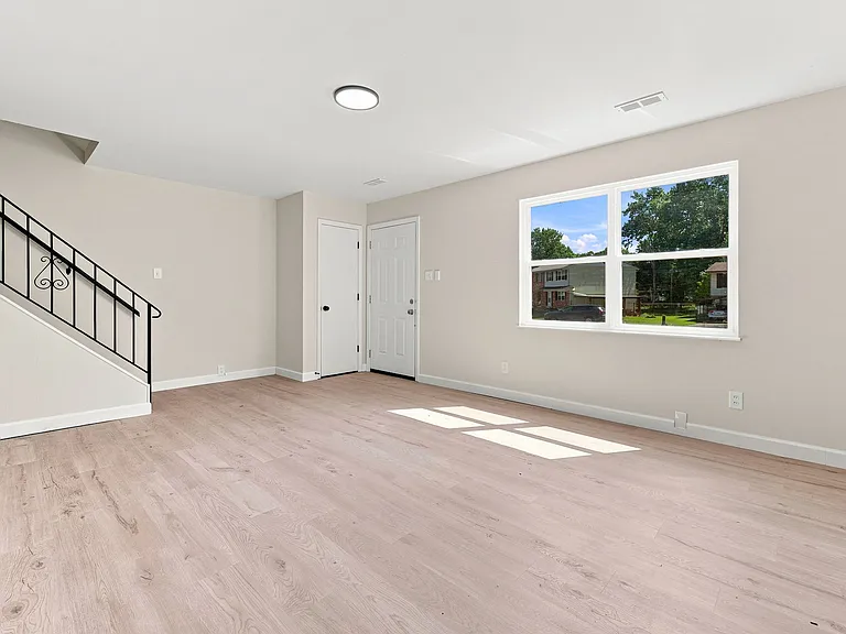 2216 Jackson Dr — Photo 8