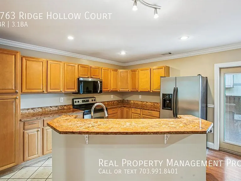 8763 Ridge Hollow Ct — Photo 10