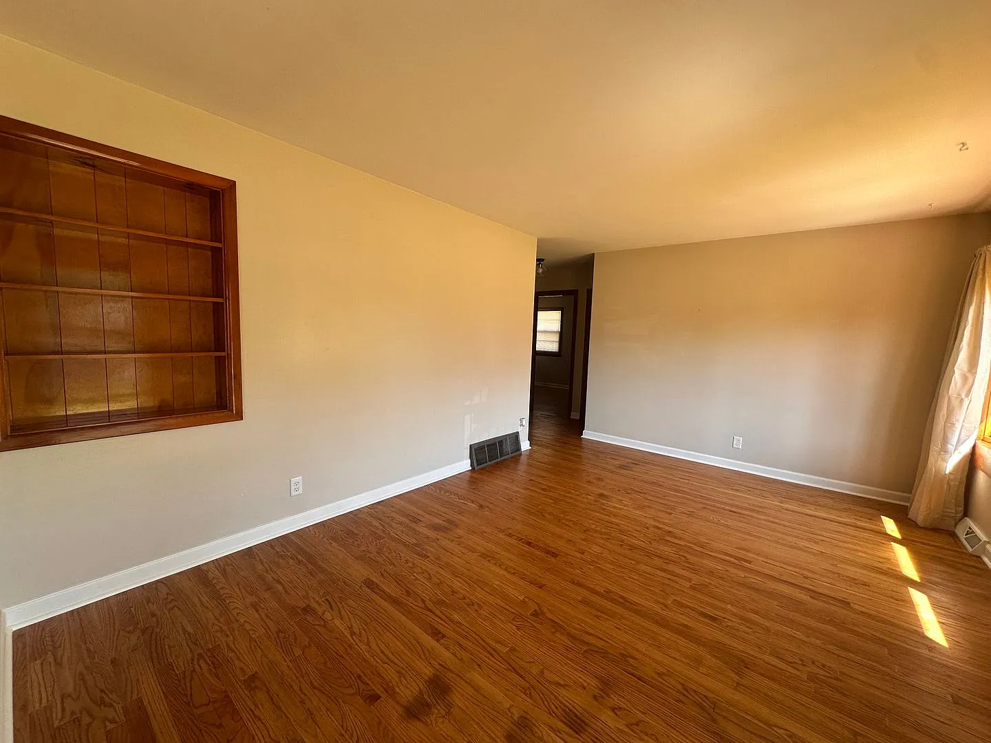 Welcome Home to 4806 Imperial Terrace! — Photo 4