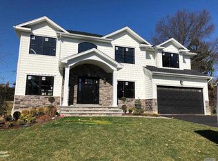 88 Main Pkwy E, Plainview, NY 11803