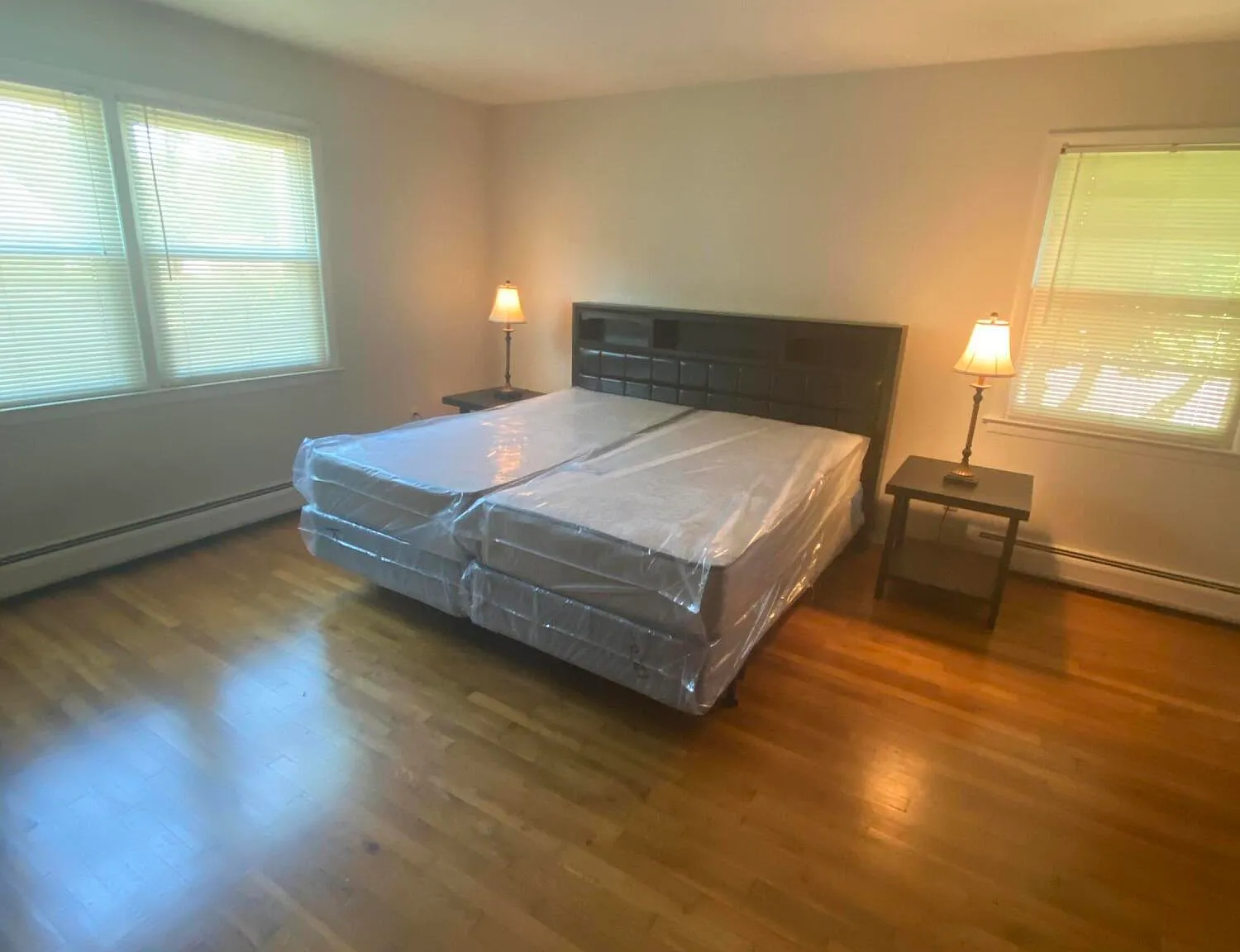 4 bed, 2.5 bath, 2199 sqft, $4,200 — Photo 3