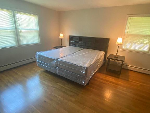 3rd image of 43 Dwight Dr
