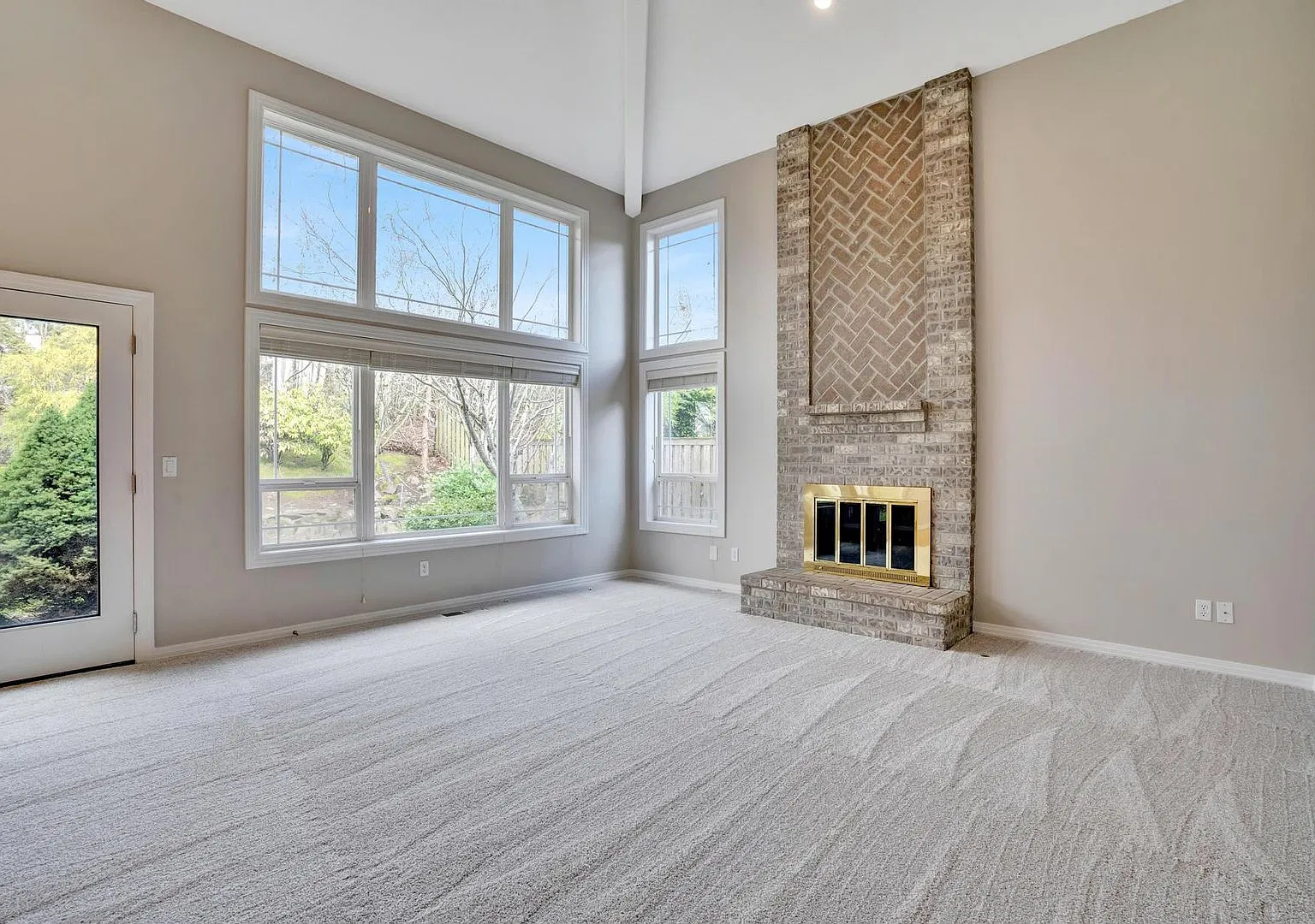Spacious 4-bdr/2.5-bath custom home. 3-car garage, fenced yard, lots of recent updates! — Photo 4