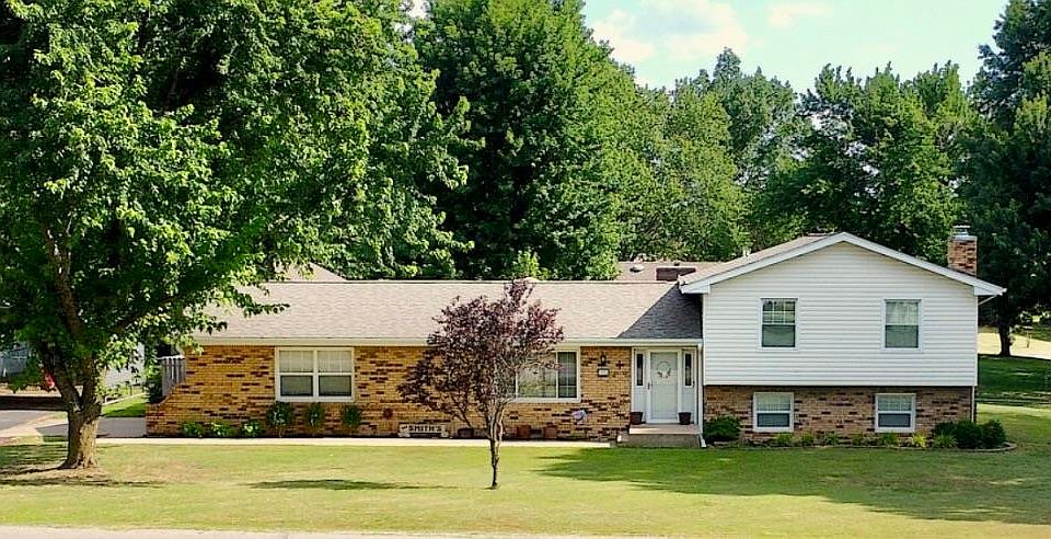 1st image of 2215 Pinecrest Ct