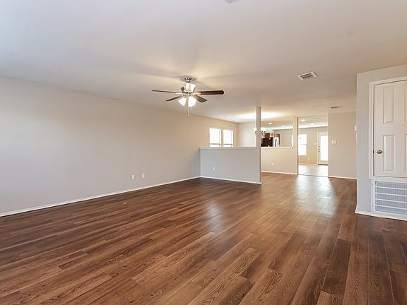 4th image of 520 Azalea Dr