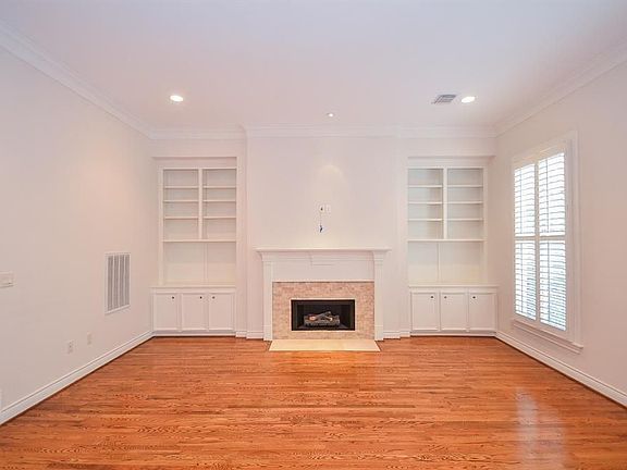 2nd image of 2418 Quenby St #C